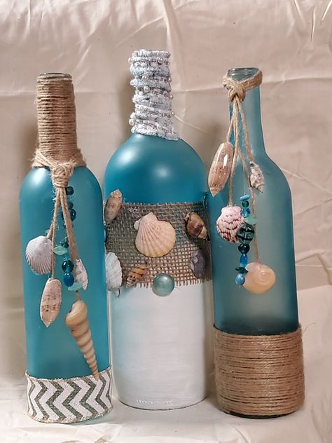 Tropisk Fest, Beach Themed Crafts, Nautical Crafts, Glass Bottle Diy, Shelves Diy, Diy Glass Bottle Crafts, Shell Crafts Diy, Glass Bottles Art, Wine Bottle Art