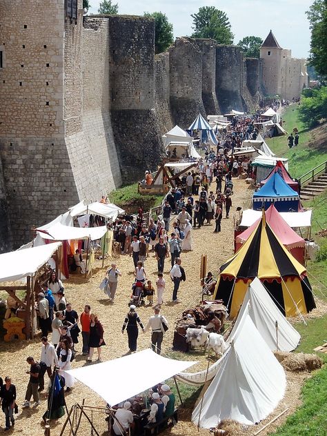 Medieval Camp Aesthetic, Quest Aesthetic, Medieval Merchant, Medieval Encampment, Medieval Tents, Medieval Christmas, Battle Camp, Downtown Street, Medieval Fair