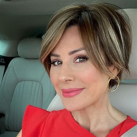 dominique sachse pictures of short bob - Yahoo Search Results Short Hair Tricks, Dominique Sachse Hair, Holiday Makeup Ideas, Dominique Sachse, Fresh Makeup Look, Timeless Hairstyles, Medium Haircut, Gold Makeup Looks, Perfect Red Lips