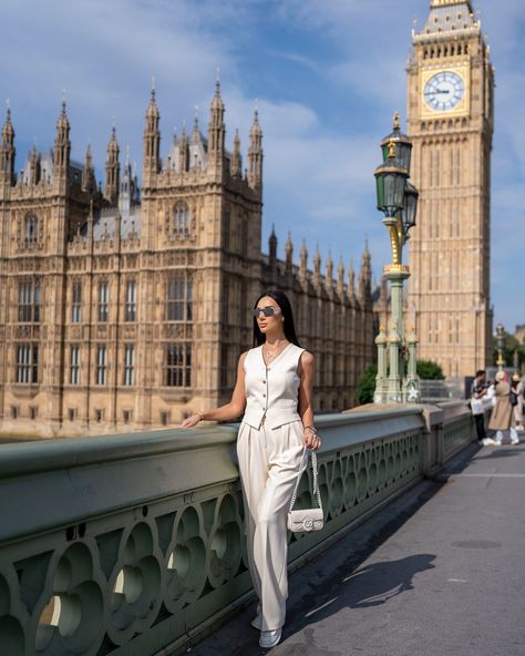 Photoshoot in London DM for booking . . . . . . . #londonphotographer #photographerlondon#photoshootinlondon#bigben#westministerlondon #london🇬🇧 #visitlondon #touristsphotographerlondon#triptolondon #londonphotograohers #photooftheday #londonsights #towerbridge Looks For London, London Photoshoot Ideas, Summer In London Outfit, London Poses, London Ootd, Photoshoot In London, England Photos, Photoshoot London, London Photoshoot