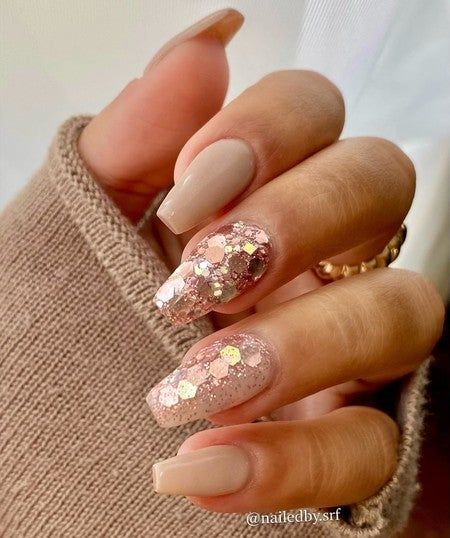 Chunky Glitter Nails Acrylics, Chunky Glitter Nails, New Year's Nails, Dipped Nails, Fancy Nails, Chic Nails, Short Acrylic Nails, Nail Polishes, Powder Nails