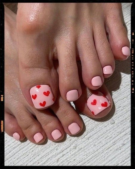 Pedicure Rosa, Pink Toe Nails, Easy Toe Nail Designs, Simple Toe Nails, Feet Nail Design, Pedicure Designs Toenails, Vday Nails, Gel Toe Nails, Toe Nail Color