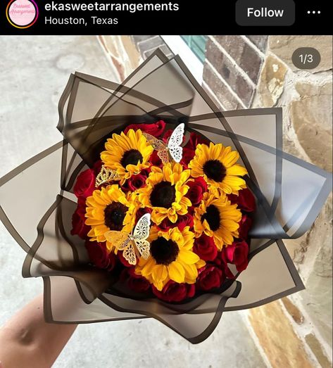 Bouquet With Sunflowers And Roses, Sunflower Bouquet With Roses, Sunflower With Roses Bouquet, Roses And Sunflowers Bouquet, Sunflower And Roses Bouquet, Rose And Sunflower Bouquet, Sunflower Bouquet Aesthetic, Sunflowers With Roses, Sunflower Bouquet Gift