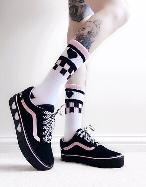 #vans #vansgirls #vansshoes #lazyoaf #grunge #grungefashion #tumblr #skatergirl #cutetrainers #pastel #hipster #vansoffthewall Lazy Oaf Shoes, Vans With Socks, Vans Oldschool, Socks Ideas, How To Wear Vans, Cute Vans, Lazy Oaf, Poses References, Dream Shoes