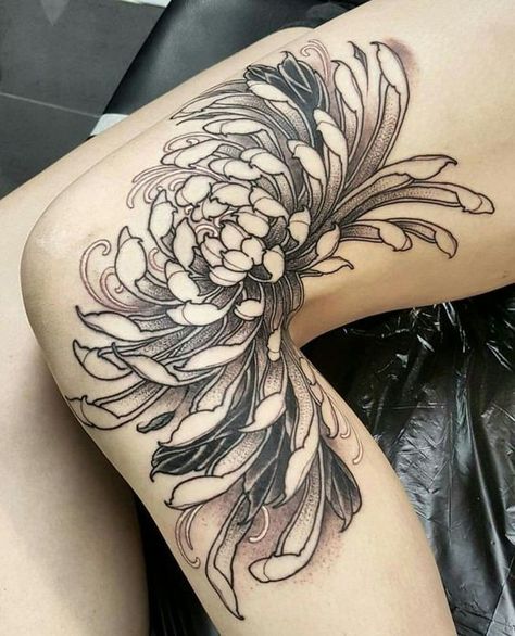 Chrysanthemum Tattoos, Chrysanthemum Tattoo, Botanical Tattoo, Knee Tattoo, 1 Tattoo, Tattoo Designs And Meanings, Tattoo Designs For Women, Tattoo Tattoo, Skin Art