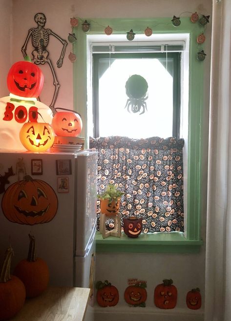 No Sew Kitschy Cafe Curtains for Halloween #halloweenfabric #nosewcurtains #cafecurtains #vintagehalloween #joannfabric #halloweendecorations #creepy #spooky #madebymichaels #halloween #halloweendiy #halloweendecor #halloweendecorations #hauntedhouse #haunted #spooky #spookyseason #spookydecor #hallwayideas #diydoor #creepy #diyhalloween #diyhalloweendecorations #halloweenwraeth #diycoffin #booityourself Corkboard Diy, Kitschy Halloween, Halloween Diy Crafts Decoration, Diy Cork Board, October Crafts, Organized Kitchen, Room Aesthetics, 2024 Halloween, Decorative Ideas