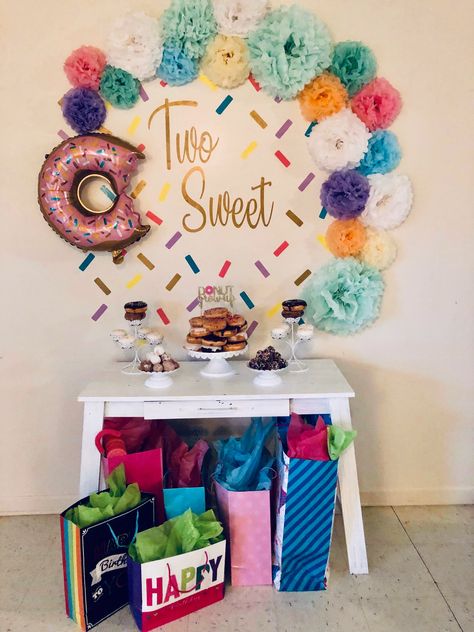 Two Sweet Party 2nd Birthday Decoration Ideas, Sweet Birthday Decorations, Two Sweet Cake, Twin Birthday Themes, Two Sweet Birthday, Donut Themed Birthday Party, 2nd Birthday Party For Girl, Birthday Donuts, Baby Boy 1st Birthday Party