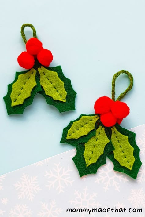 Felt Holly Berry Ornament (With Free Printable Pattern) Free Christmas Templates, Diy Felt Ornaments, Felt Holly, Decor Natal, Felt Ornaments Diy, Fox Ornaments, Felt Ornaments Patterns, Felt Crafts Christmas, Felt Christmas Decorations