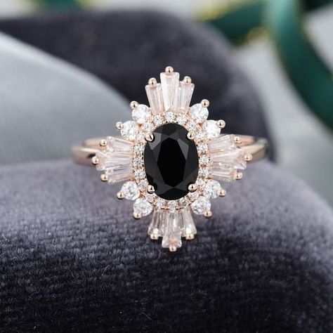 Fiancee Bodas (@fianceebodas) • Fotos y videos de Instagram Honey Lee, Shiney Things, Antique Engagement Ring Art Deco, Hand Fasting, Rose Gold Halo Engagement Ring, Gold Wedding Bands Women, Pagan Wedding, Rose Gold Engagement Ring Vintage, Onyx Engagement Ring