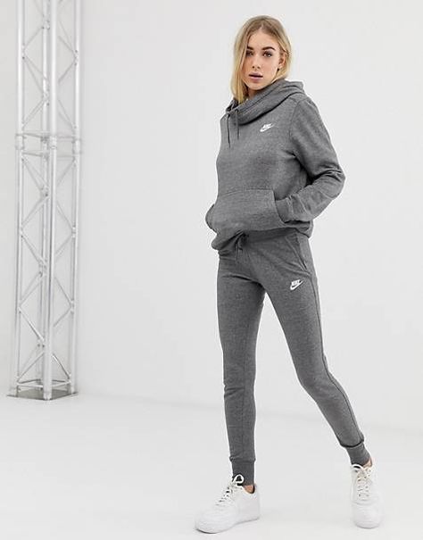 Nike Club Grey Sweatpants Nike Sweatsuit Outfits Women, Nike Sweatsuit Outfits, Nike Sweatpants Outfit, Sweatsuit Outfits Women, Nike Sweats Outfit, Grey Nike Tracksuit, Women Sporty Outfits, Sweatsuit Outfits, Sweat Suits Women