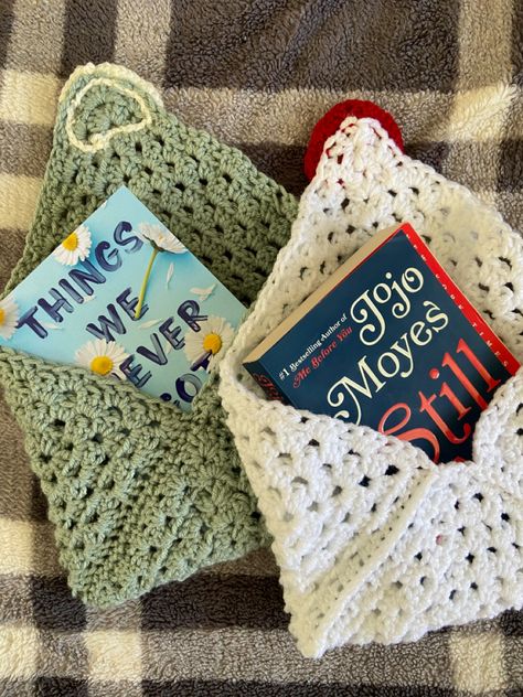 Bookish Things To Crochet, Crochet Book Holder Free Pattern, Crochet Kindle Cover Pattern Free, Book Holder Crochet, Book Envelope Crochet, Aesthetic Clothes Drawing, Clothing Ideas Aesthetic, Crochet Book Holder, Book Case Crochet