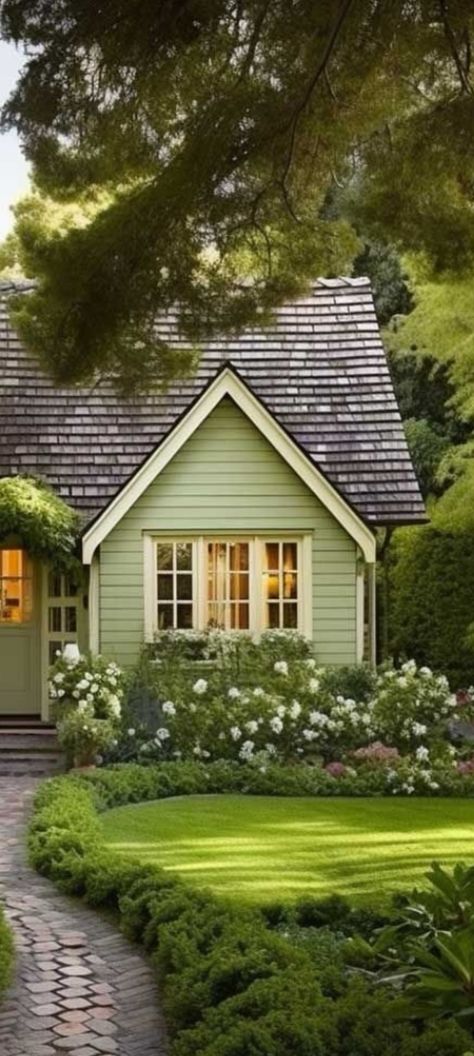 Cute Cottage Exterior, 1940s Cottage, Exterior Curb Appeal, Front Porch Garden, Catholic Home Decor, Arizona Homes, Cottage Exteriors, House Colour, Green Cottage