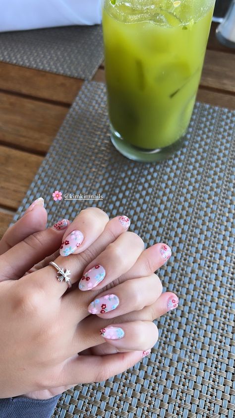 Kourtney Kardashian Nails, Kardashian Nails, Euphoria Nails, Chic Nails, Gel Nail Art, Kourtney Kardashian, How To Do Nails, Short Nails, Beautiful Nails