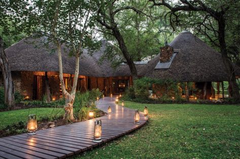 Lodges Design, Resort Design Plan, Lodge Ideas, Luxury Safari Lodge, Kruger National Park South Africa, Lodge Design, Hut House, African House, Thatched House