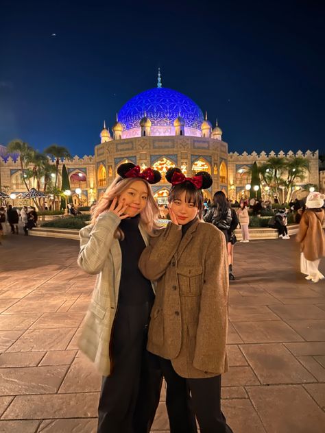 Tokyo Disney Sea Outfit, Tokyo Disneyland Aesthetic, Tokyo Disneyland Outfit, Disney Sea Tokyo, Japan Disneyland, Disneysea Tokyo, Japan Pics, Tokyo Aesthetic, Disney Tokyo