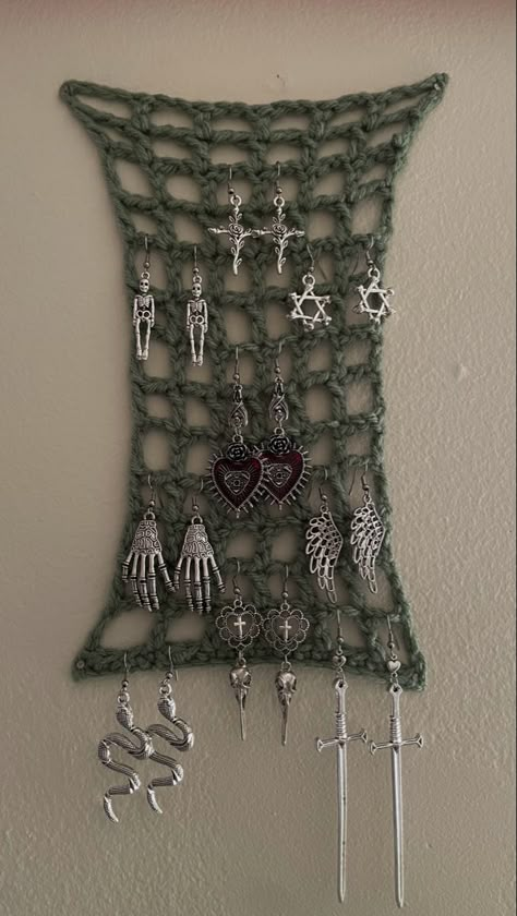 Diy Cute Room Decor, Crochet Earring Holder, Organizing Jewelry, Ideas For Organizing, Cute Room, Crochet Business, Crochet Fashion Patterns, Quick Crochet, Fun Crochet Projects