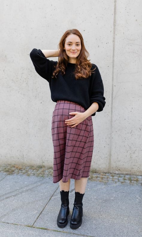 Rosie Ann Butcher Pregnant, Dark Academia Maternity, Tomboy Maternity Style, Alternative Pregnancy Outfits, Mid Size Pregnancy Outfits, Fall/winter Maternity Fashion, Fall Folklore, Spring Pregnancy Outfits, Bump Fits