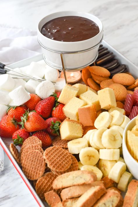 Whether you are having a romantic dinner for two or entertaining a crowd, chocolate fondue is always a good idea. It's the perfect way to get your family or guests gathered around the table and visiting while they dip away! Easy Chocolate Fondue, Fondue For Two, Easy Chocolate Fondue Recipe, Recipe With Milk, Fondue Dippers, Fondue Ideas, Chocolate Raspberry Brownies, Fondue Dinner, Chocolate Fondue Recipe