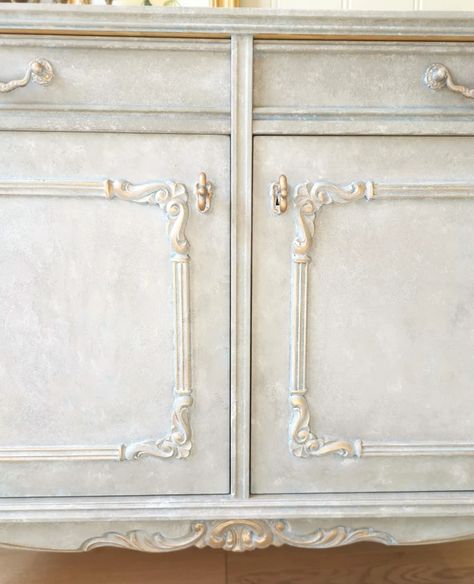 French Linen Chalk Paint Furniture Annie Sloan, Chalk Painted Chairs Ideas, Chiffon Cream Chalk Paint Furniture, Annie Sloan French Linen Furniture, Annie Sloan Painted Furniture Ideas, French Linen Chalk Paint Furniture, Limewash Furniture, French Chic Paint, Annie Sloan Chalk Paint French Linen