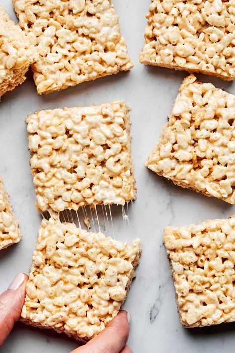 The most classic, feel-good treat on the planet. We’re here with a recipe for everyone’s favorite–rice crispy treats. Brown Butter Rice, Rice Krispie Bars, Rice Cereal Treats, Pinch Of Yum, Cereal Treats, Rice Krispies Treats, Krispy Treats, Krispies Treats, Butter Rice