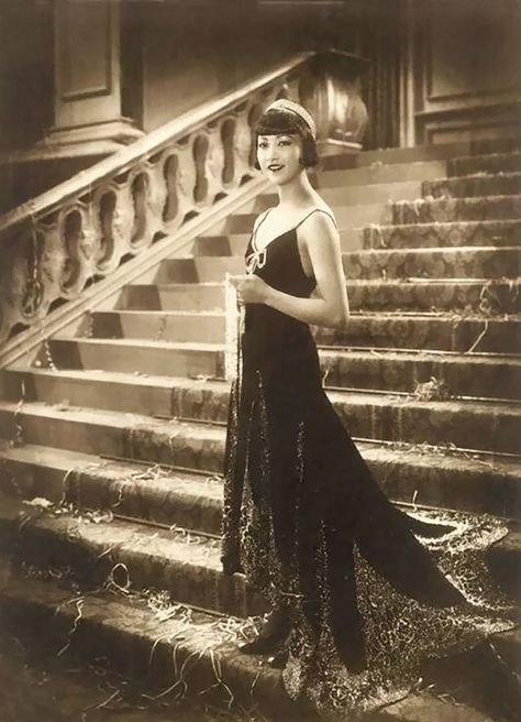 Anna May Wong (1905-1961), Film and Stage Actress, ca. 1920s. Photographer Unknown. Anna May Wong, Lily Elsie, Anna May, Julie Newmar, Diana Dors, Eartha Kitt, Cat Women, Mata Hari, Gina Lollobrigida