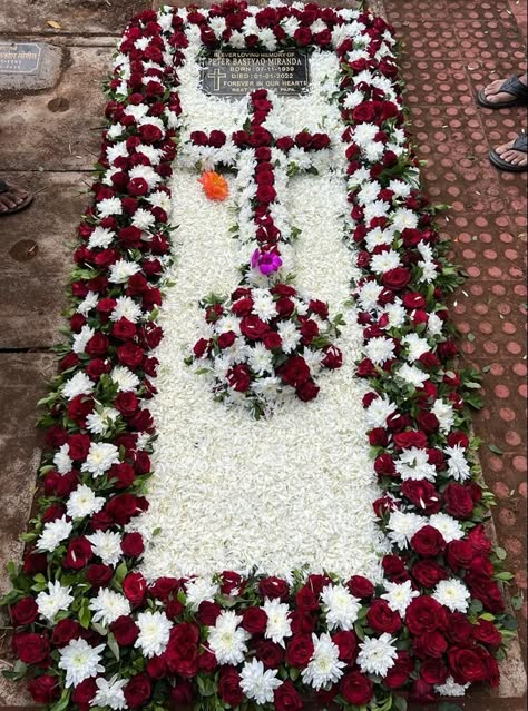 Flower Decoration For Grave, Graveyard Ideas Cemetery, Decorate Grave Site Ideas Birthday, Tomb Decoration With Flowers, Gravesite Birthday Decorations, Flower Arrangements For Graves Cemetery, Simple Grave Design Ideas, Cemetery Birthday Ideas, Grave Christmas Decorations