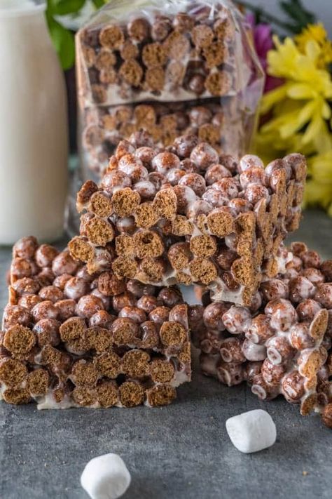 Cocoa Puffs Cereal, Cereal Bars Recipes, Puff Bar, Marshmallow Cereal, Breakfast Cereal Bars, Oatmeal Cookies Easy, Golden Grahams, Chocolate Cereal, Cereal Dessert