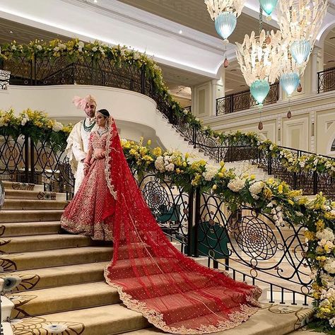 Long Veil Indian Bride, Red Bridal Lehenga With Trail, Saree Veil, Indian Wedding Veil, Wedding Lehangas, Barat Dress, Dupatta Setting, Indian Wedding Dress Traditional, Lehenga For Wedding