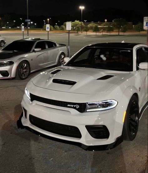 White Cars, Dodge Charger Hellcat, Charger Srt Hellcat, Dodge Charger Srt, Charger Srt, Dodge Muscle Cars, Pimped Out Cars, Dream Cars Jeep, Lux Cars