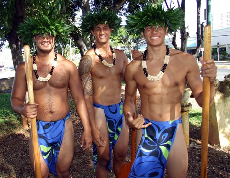 Hawaiian Style Hawaiian Guys, Island Boy Aesthetic, Pacific Islander Men, Loincloth Men, Maori Men, Hawaiian Man, Hawaii Men, Polynesian Beauty, Samoan Men