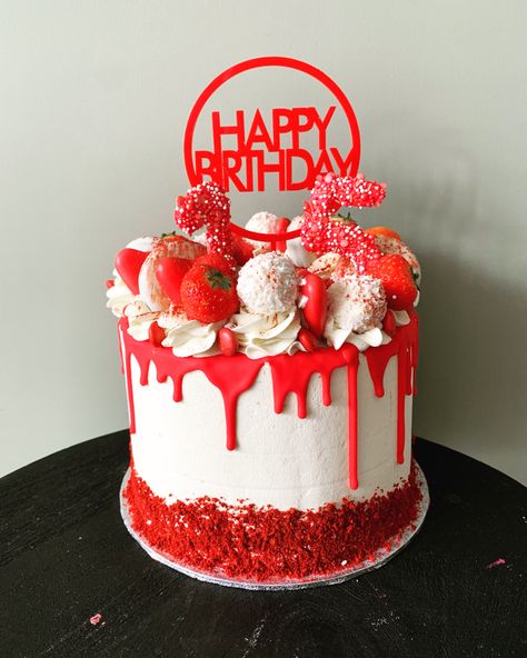 White Cake With Red Drip, Haribo Cake, Red Drip Cake, Haribo Hearts, Kids Party Menu, Kiwi Cake, Red Drip, Lolly Cake, Cake Designs For Kids