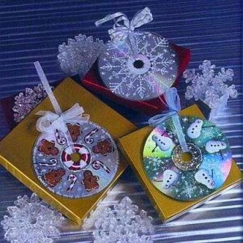 Ideas Recicladas, Cd Recycle, Christmas Cd, Designer Christmas, Cd Crafts, Mermaid Parties, Xmas Trees, Recycled Projects, Handmade Christmas Gifts