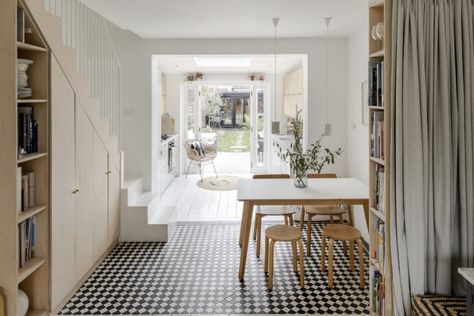 This tranquil two-bedroom Victorian house is set on one of the finest streets in Forest Gate’s Woodgrange Conservation Area. Built in 1890, it has more recently undergone a sensitive renovation by its architect owners, who have used locally sourced and reclaimed materials where possible. Bookended […] Tiny Victorian House, Small Victorian House, White Sitting Room, Home Office Shed, Floor To Ceiling Wardrobes, Grey Painted Walls, Cozy Sitting Area, Bedroom Victorian, Airbnb Design