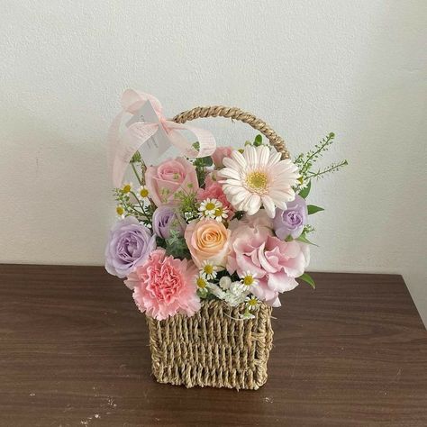 Flowers Korean Aesthetic, Orchids Bouquet, Flowers Korean, Yellow Flowers Bouquet, Butterfly Garden Party, Basket Flower Arrangements, Diy Bouquet Wrap, Flower Wrapping, Flower Bouquet Diy