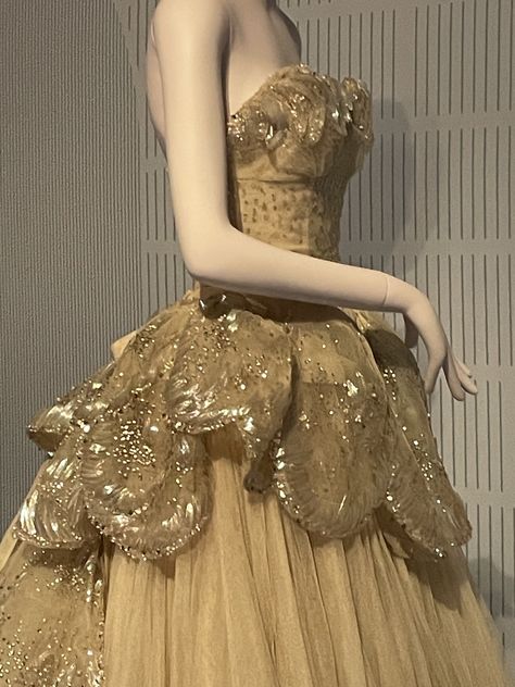 Beige And Gold Dress, Modern Royalty Aesthetic Outfit, Yellow Gowns Elegant, Gold Gown Aesthetic, Gold Dress Aesthetic, Golden Ball Gown, Golden Wedding Dress, Christian Dior Gowns, Gold Ball Gown