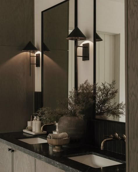 Bathroom Mirror Tile Wall, Black Counter White Cabinets Bathroom, Bathroom Decor Organic Modern, Bathroom Decor Design, European Modern Bathroom, Organic Modern Bathroom Black, Moody Bathroom Inspiration, Moody Master Bath Ideas, Timeless House Interior