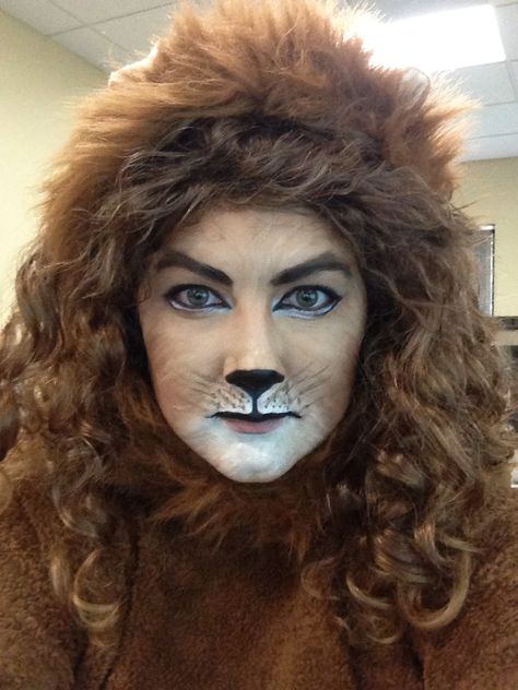 Cowardly lion face paint Lion Face Paint Easy, Wizard Of Oz Makeup, Wizard Of Oz Costumes Diy, Cowardly Lion Costume, Lion Costume Diy, Wizard Of Oz Lion, Lion Face Paint, Lion Makeup, Wizard Of Oz Musical