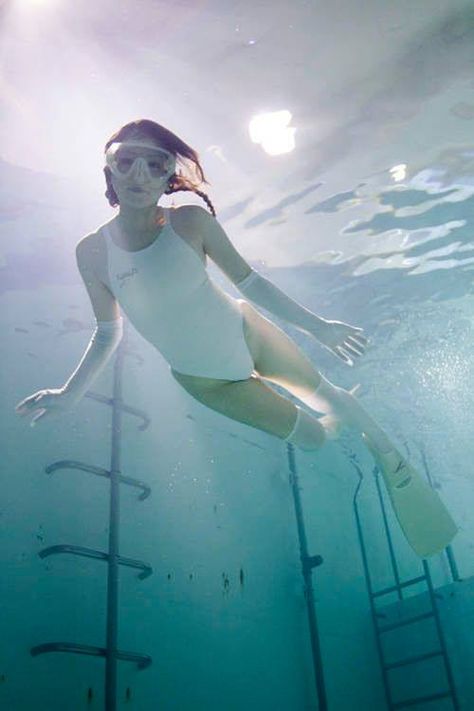 Manabukoga Underwater, Manabu Koga, Underwater Model, Scuba Girl, Anatomy Poses, Female Pose Reference, Body Reference Poses, Underwater Photos, Human Poses Reference