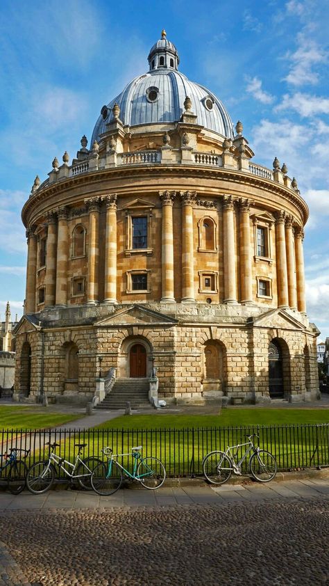 School Visionboard, Oxford University Aesthetic, European College, University Inspiration, Boarding School Aesthetic, Oxford England, Korean Drama Songs, Dream School, Baroque Architecture