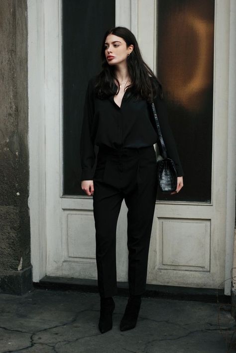 Laura Matuszczyk, Outfit Formal Mujer, Black Shirt Outfits, Tennis Match, Classy Work Outfits, Casual Work Outfits, Indian Fashion Dresses, All Black Outfit, Tennis Clothes