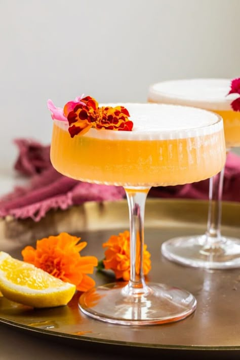 Tequila Sour Recipe, Tequila Sour, Guava Drink, Guava Nectar, Sour Foods, Cocktail Ideas, Sour Cocktail, Boozy Drinks, Summer Cocktail Recipes