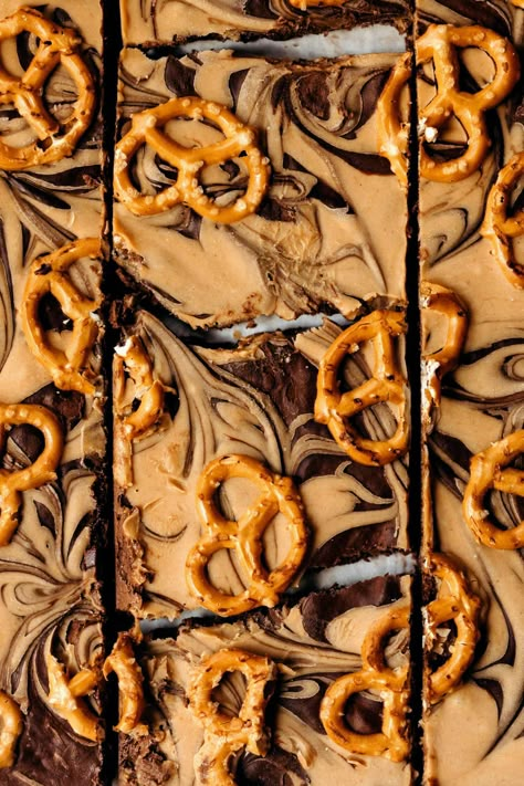 High-Protein Chocolate Peanut Butter Pretzel Bark Peanut Butter Pretzel Bark, Pretzel Bark Recipes, Healthy Bakes, Pretzel Bark, Gluten Free Pretzels, Honey Granola, Chocolate Yogurt, Protein Yogurt, Yogurt Bark