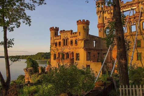 PS: One of them is a castle. Bannerman Castle, Beacon New York, New York Shopping, 19th Century Landscape, Beacon Ny, Hudson Valley Ny, Ny Trip, Best Cities, Oh The Places Youll Go