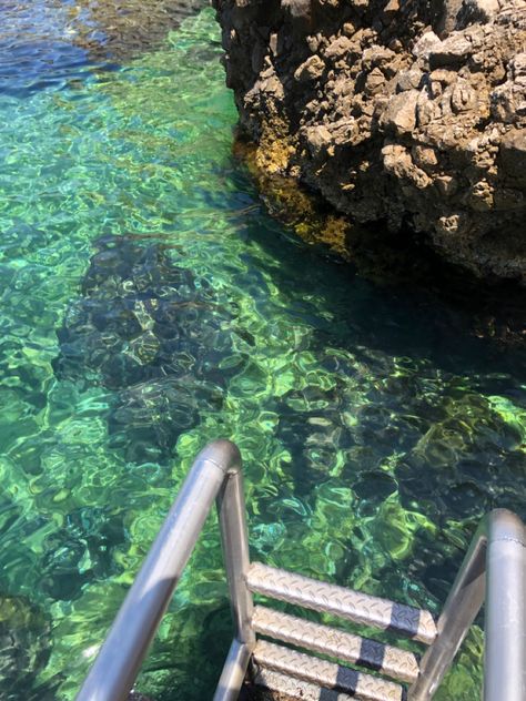 Super clear sea water with a stairs going in to the water. In the background are rocks Bay Of Antibes Billionaires, Billionaires Bay France, Antibes France Aesthetic, Antibes Aesthetic, Antibes France, Mediterranean Aesthetic, France Aesthetic, French Riviera, South Of France