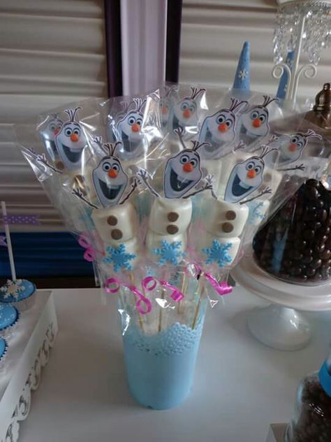 Frozen Birthday Party Simple, Frozen Birthday Dessert Table, Elsa Frozen 2 Birthday Party Ideas, Frozen Cupcakes Birthday, Frozen Birthday Party Centerpieces, Frozen Theme Centerpieces, Frozen Centerpiece Ideas, Frozen Birthday Centerpieces, Frozen Birthday Cupcakes