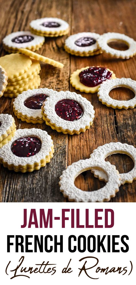 These "Lunettes de Romans" French cookies are made of crisp and buttery sables cookies filled with raspberry jam. So simple to make, and so pretty! Jam Filled Pastries, French Biscuits Cookies, Easy French Desserts Simple, Dessert Pastry Recipes, French Cookie Recipes, French Cookies Recipes, Sables Cookies, Sable Cookies Recipe, Easy French Desserts