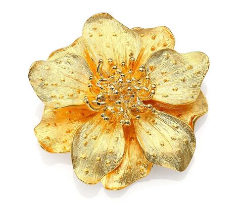 Let's Bring Back Brooches In 2023 Dogwood Flower, Yellow Jewelry, Anemone Flower, Yellow Gold Jewelry, Jewelry Fashion Trends, Gold Brooches, Pearl Brooch, Pin Jewelry, Floral Jewellery