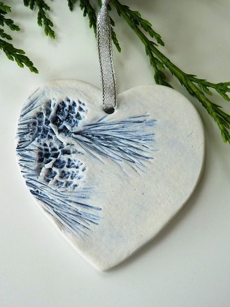 Ceramic Art Ideas, Forest Home Decor, Woodland Home Decor, Woodland Ornaments, Clay Christmas Decorations, Porcelain Heart, Ceramic Christmas Decorations, Forest Home, Heart Christmas Ornaments