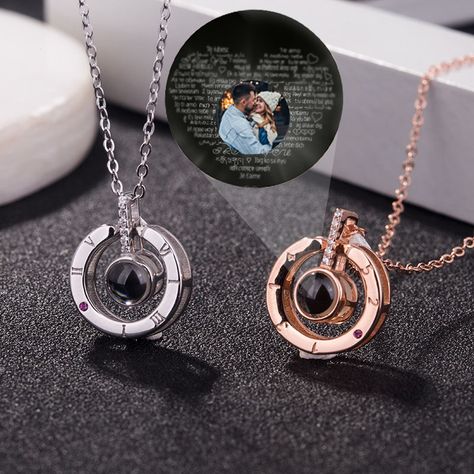 Romantic Gifts For Girlfriend, Projection Necklace, Bvlgari Jewelry, English German, Couple Wedding Rings, Gold Jewelry Stores, Photo Necklace, Necklace Crystal, Necklace Box