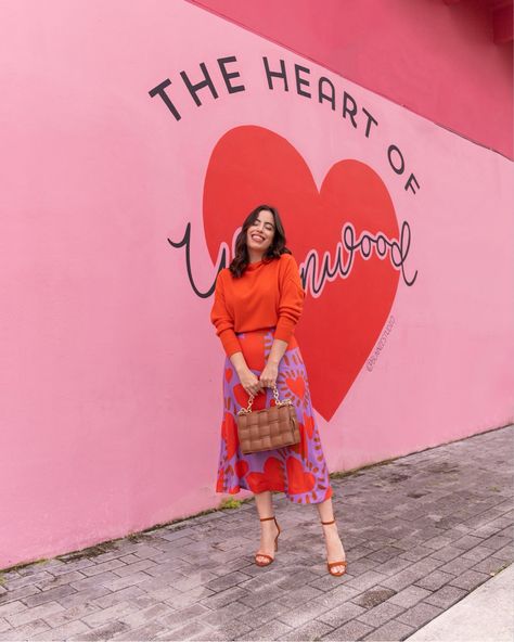 Pink Midi Skirt Outfit, Red And Pink Outfit, Workwear Spring, Valentine Outfits, Red Cashmere Sweater, Modest Wardrobe, Biology Classroom, Pink Midi Skirt, Lifestyle Influencer